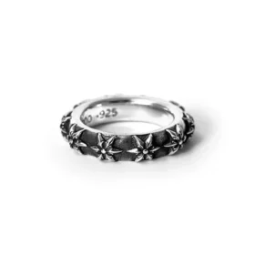 Anillo de banda con estrella