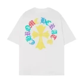 Camiseta blanca con el logo de la cruz de Chrome Hearts