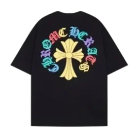 Camiseta negra con el logo de la cruz de Chrome Hearts
