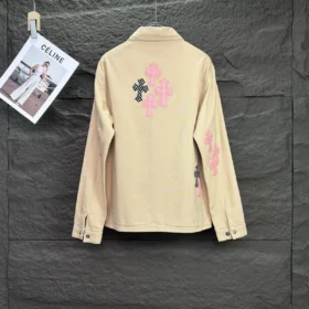 Chaqueta Chrome Hearts con cruces rosas y negras Chaqueta Chrome Hearts con cruces rosas y negras