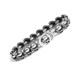Pulsera con diseño de corazones