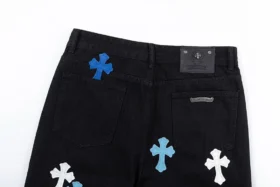 Vaqueros con Cross Patch de cruz azul y blanco de Chrome Hearts Vaqueros con Cross Patch de cruz azul y blanco de Chrome Hearts