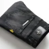 Vaqueros con el logotipo de la cruz de Chrome Hearts