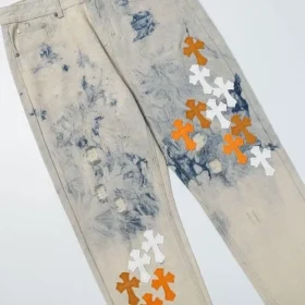 Vaqueros teñidos con la técnica tie-dye de Chrome Hearts St Barth